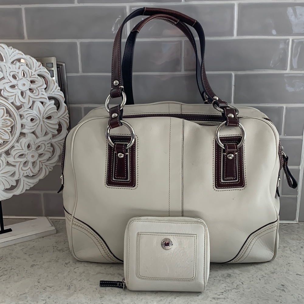 Coach Satchel Leather purse & wallet M1082-Z17202